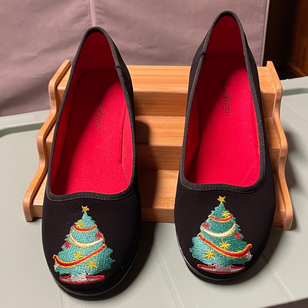 Festive Black Christmas Tree Flats